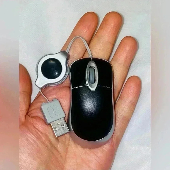 Cute tiny computer  mouse 🖱️🥰🥰😘😘 - Picture 1 of 4